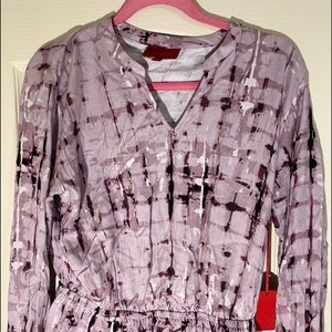 JENNIFER LOPEZ LONG-SLEVE V-NECK SHIRT